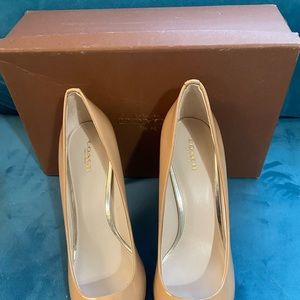 Coach size 11 Tan heels